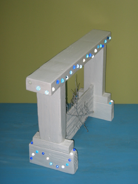 画像: ベンチタイプの飾り台